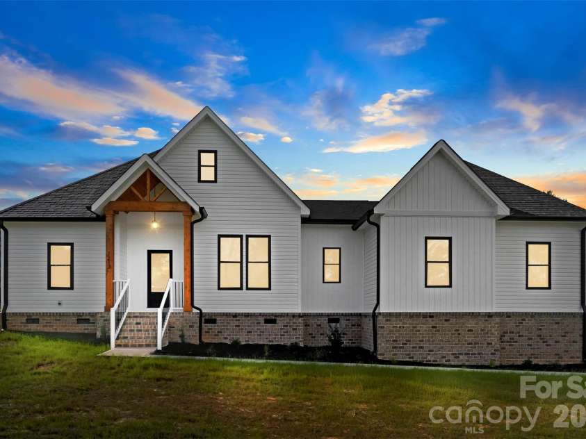 1213 Creekside Drive, Conover, NC 28613.  MLS# CAR4314229, YatesRealty ID 48051. 