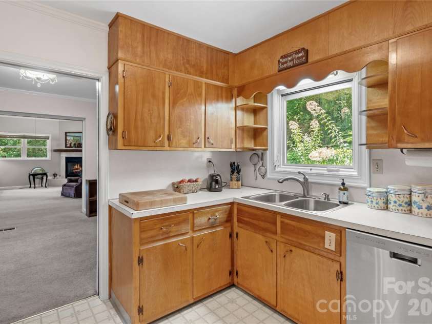 106 Holly Lane, Brevard, NC 28712.  MLS# CAR4420043, YatesRealty ID 48052. 