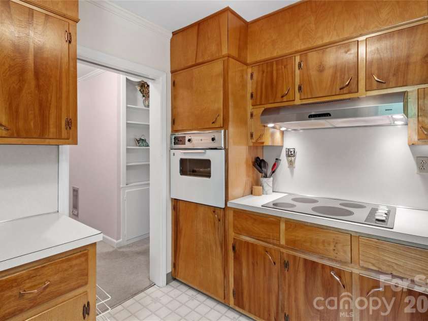 106 Holly Lane, Brevard, NC 28712.  MLS# CAR4420043, YatesRealty ID 48052. 