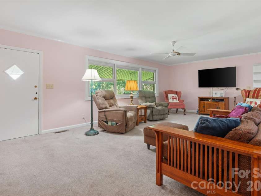 106 Holly Lane, Brevard, NC 28712.  MLS# CAR4420043, YatesRealty ID 48052. 