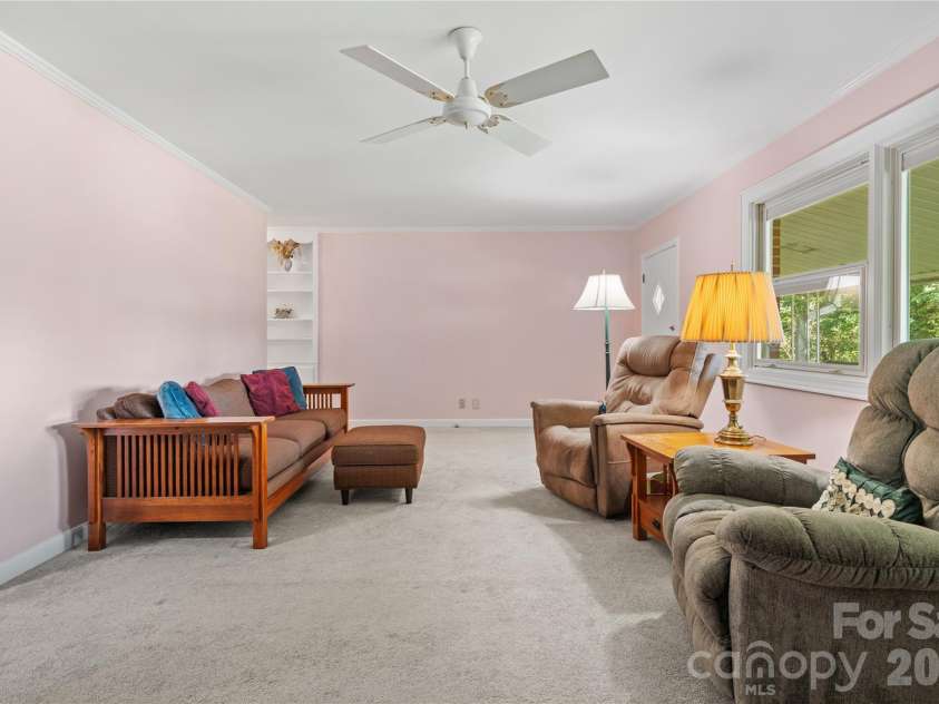 106 Holly Lane, Brevard, NC 28712.  MLS# CAR4420043, YatesRealty ID 48052. 