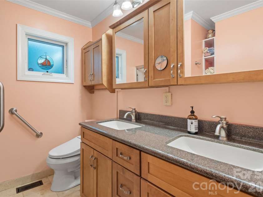106 Holly Lane, Brevard, NC 28712.  MLS# CAR4420043, YatesRealty ID 48052. 