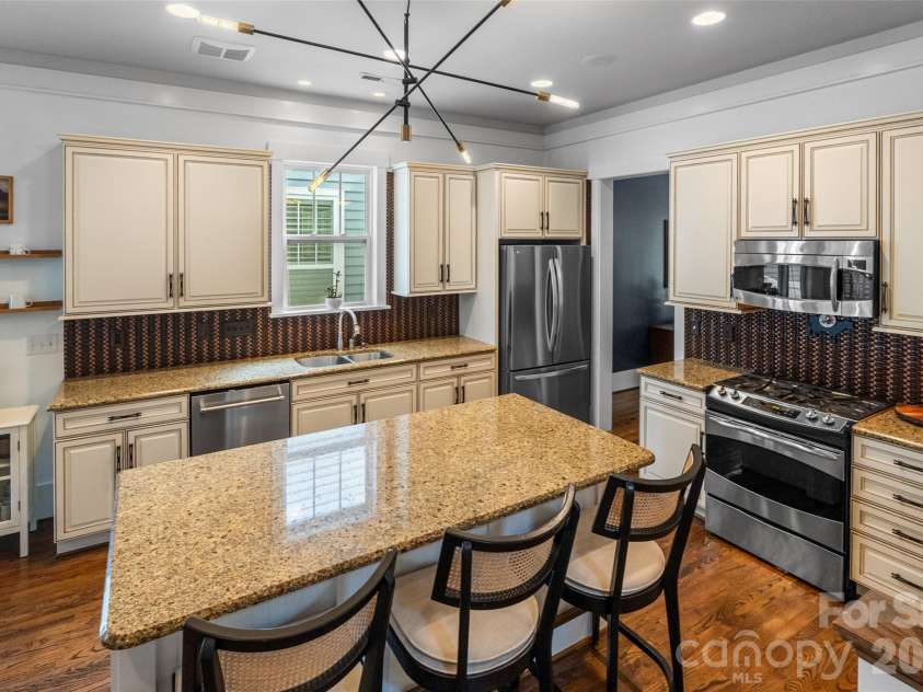 9236 Creekside Park Road, Charlotte, NC 28277.  MLS# CAR4417832, YatesRealty ID 48053. 