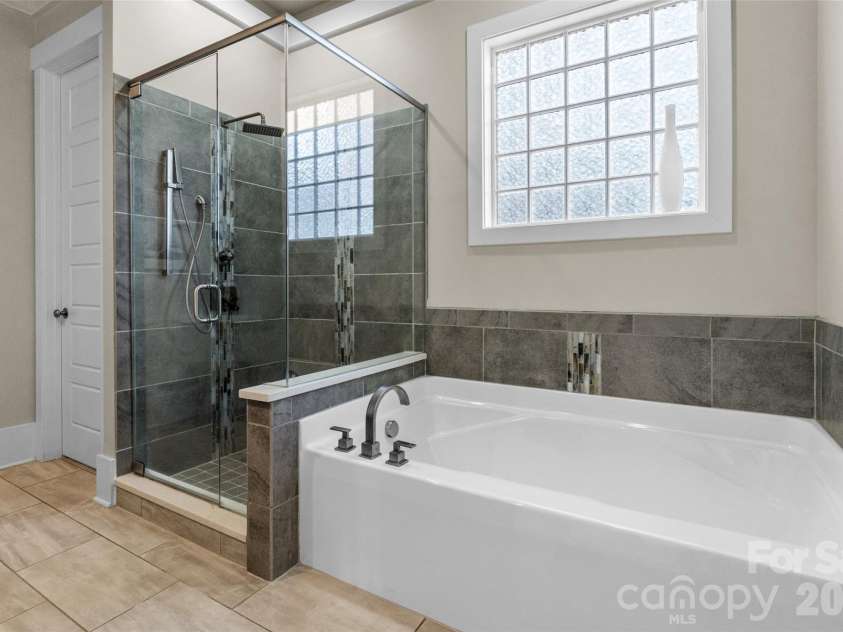9236 Creekside Park Road, Charlotte, NC 28277.  MLS# CAR4417832, YatesRealty ID 48053. 