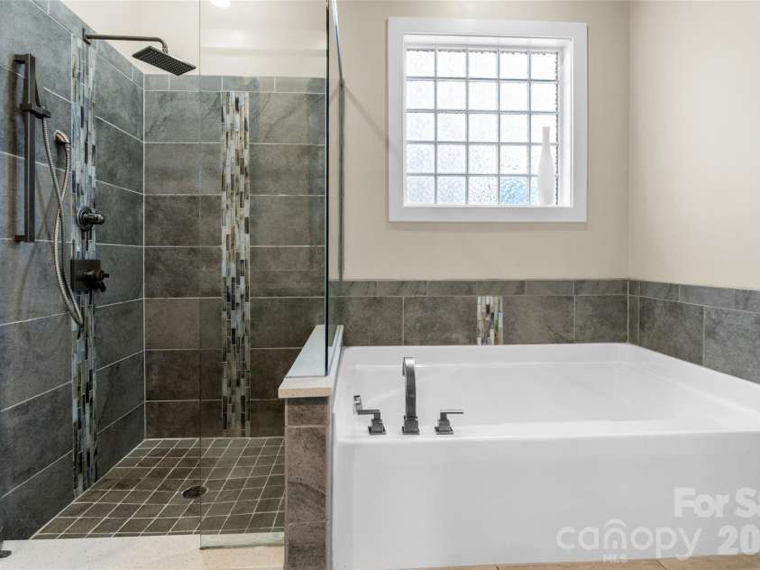 9236 Creekside Park Road, Charlotte, NC 28277.  MLS# CAR4417832, YatesRealty ID 48053. 