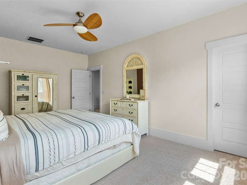 9236 Creekside Park Road, Charlotte, NC 28277.  MLS# CAR4417832, YatesRealty ID 48053. 