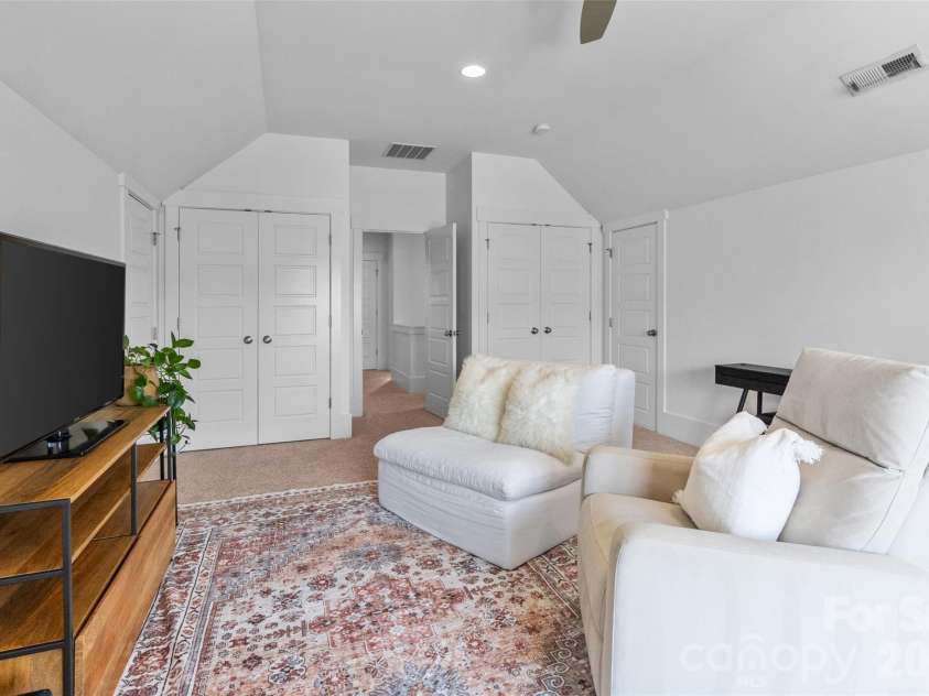 9236 Creekside Park Road, Charlotte, NC 28277.  MLS# CAR4417832, YatesRealty ID 48053. 