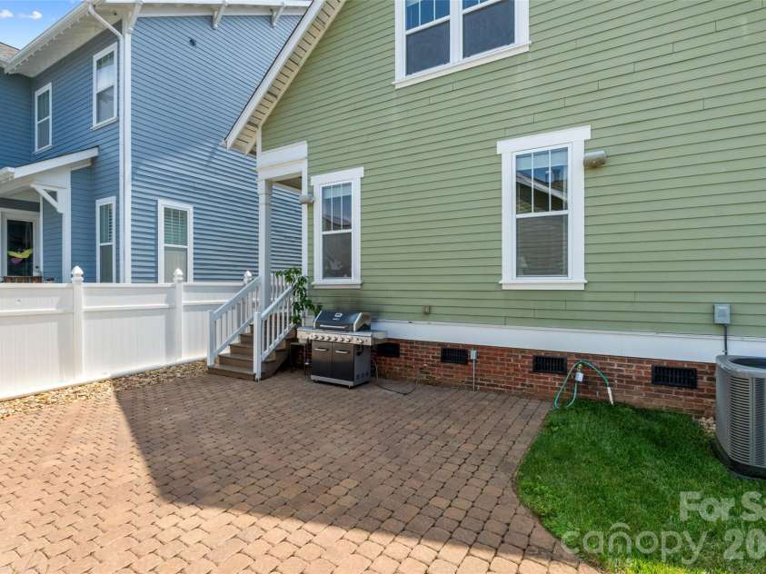 9236 Creekside Park Road, Charlotte, NC 28277.  MLS# CAR4417832, YatesRealty ID 48053. 
