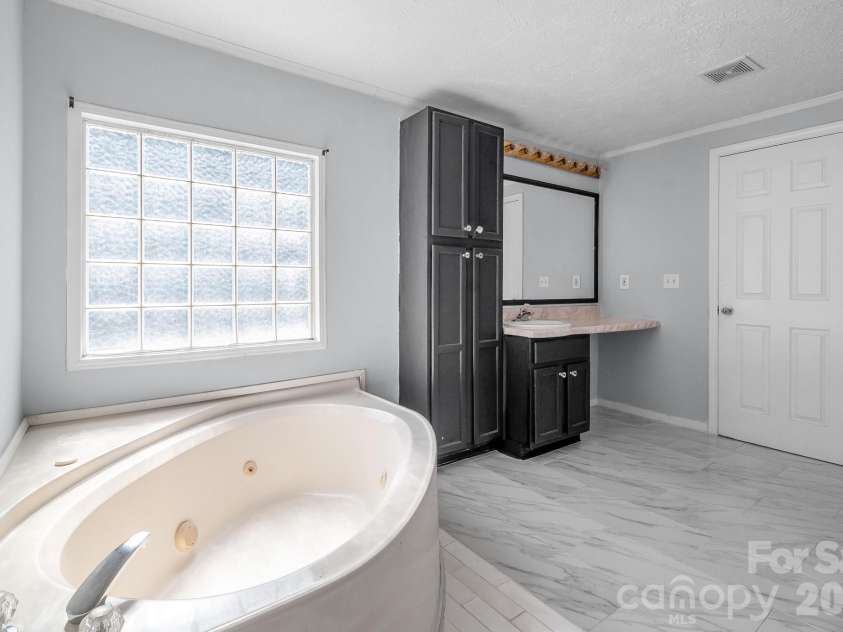 3017 Heather Hill Lane, Richburg, SC 29729.  MLS# CAR4419578, YatesRealty ID 48054. 