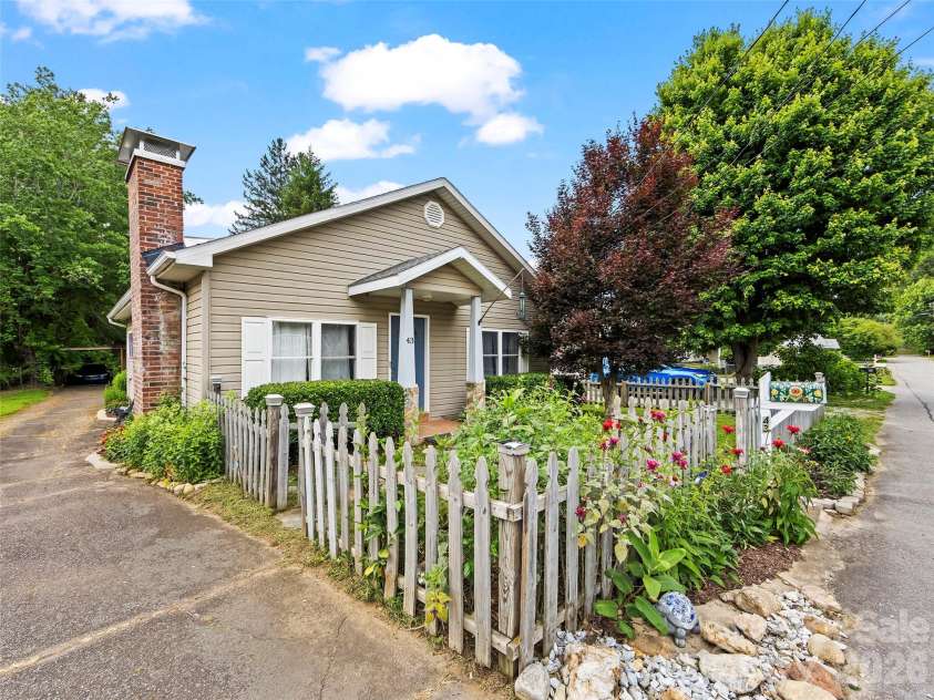 43 Avery Street, Waynesville, NC 28786.  MLS# CAR4420099, YatesRealty ID 48055. 