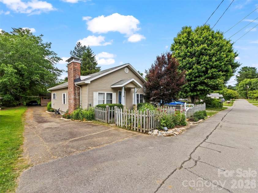 43 Avery Street, Waynesville, NC 28786.  MLS# CAR4420099, YatesRealty ID 48055. 