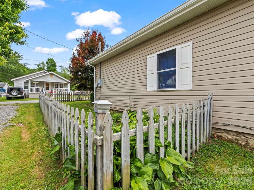 43 Avery Street, Waynesville, NC 28786.  MLS# CAR4420099, YatesRealty ID 48055. 