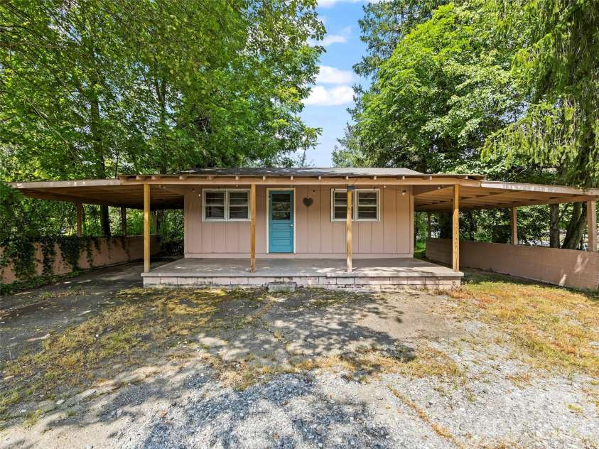 43 Avery Street, Waynesville, NC 28786.  MLS# CAR4420099, YatesRealty ID 48055. 