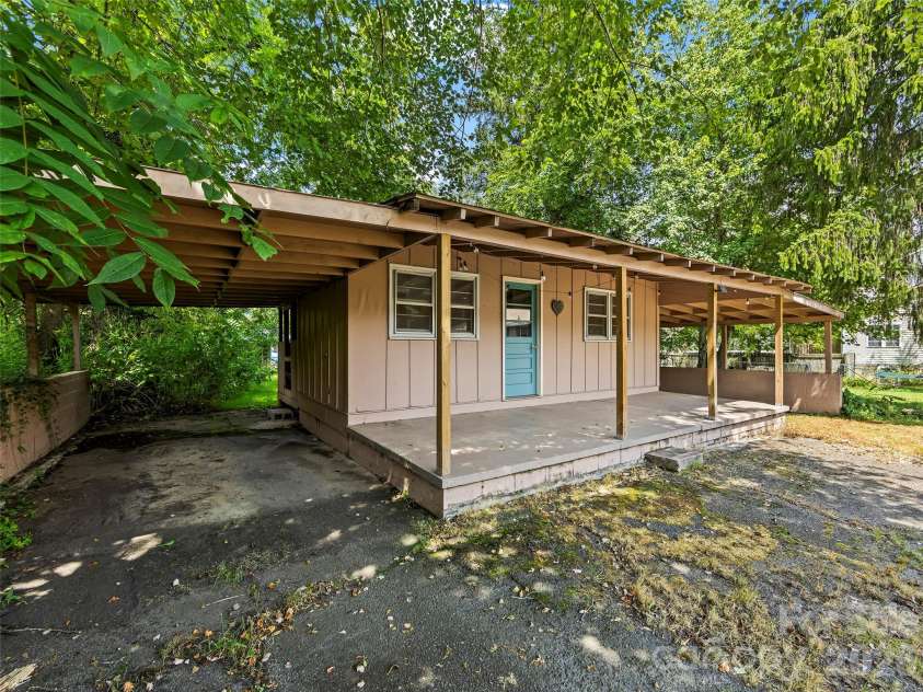 43 Avery Street, Waynesville, NC 28786.  MLS# CAR4420099, YatesRealty ID 48055. 
