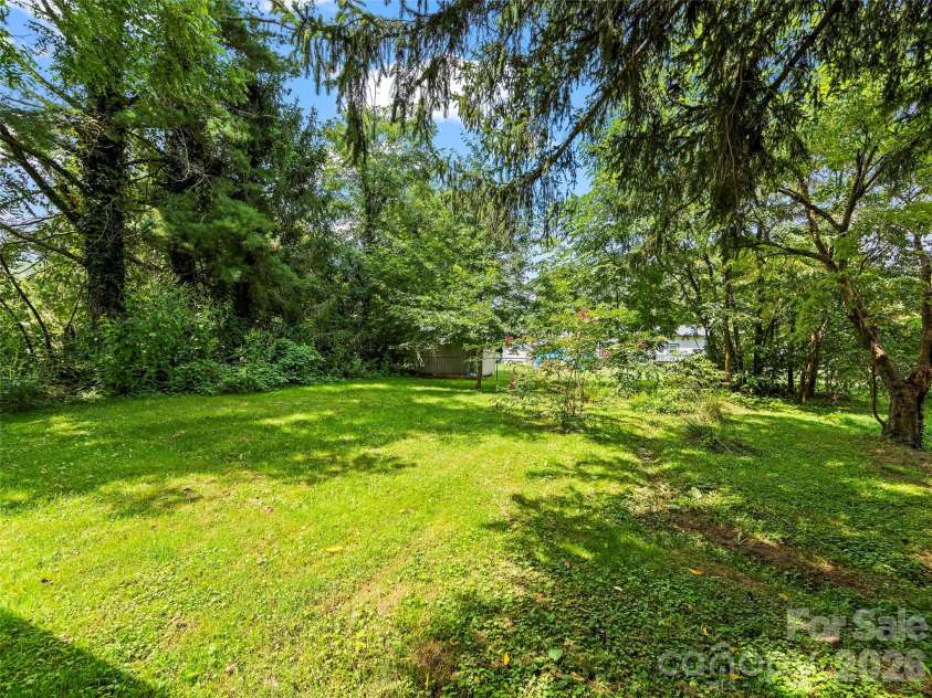 43 Avery Street, Waynesville, NC 28786.  MLS# CAR4420099, YatesRealty ID 48055. 