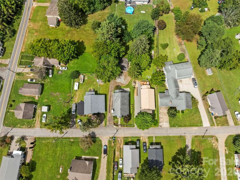 43 Avery Street, Waynesville, NC 28786.  MLS# CAR4420099, YatesRealty ID 48055. 