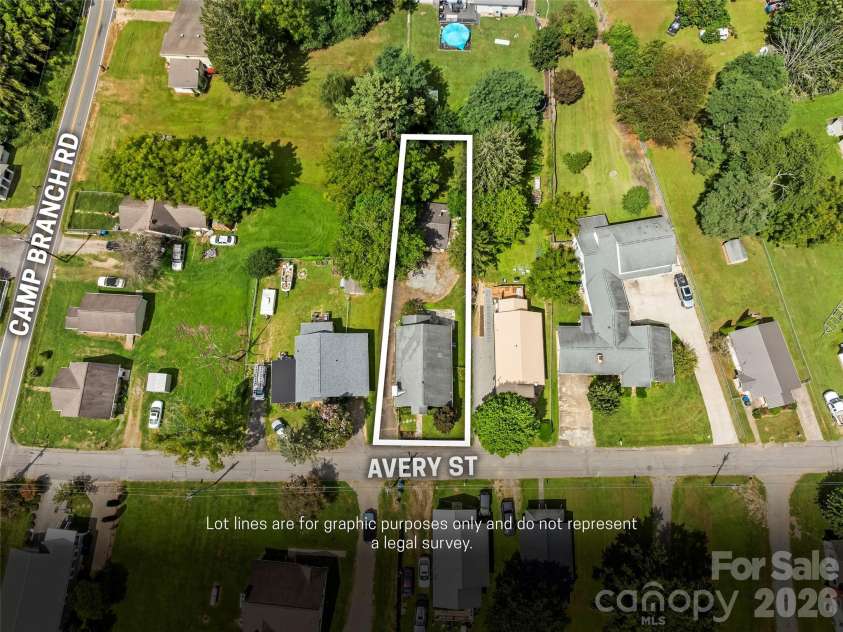 43 Avery Street, Waynesville, NC 28786.  MLS# CAR4420099, YatesRealty ID 48055. 