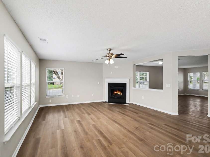 4022 Houldsworth Drive, Charlotte, NC 28213.  MLS# CAR4418414, YatesRealty ID 48057. 