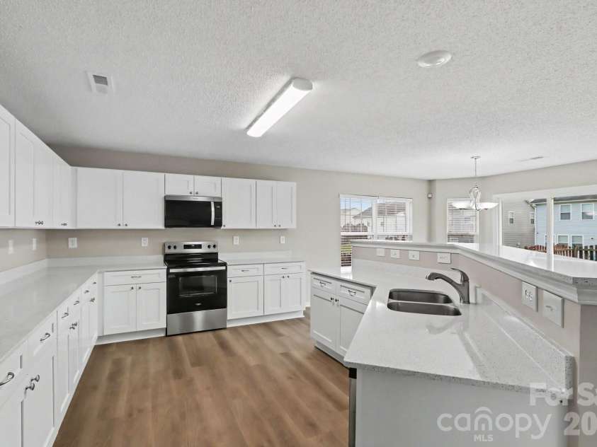 4022 Houldsworth Drive, Charlotte, NC 28213.  MLS# CAR4418414, YatesRealty ID 48057. 