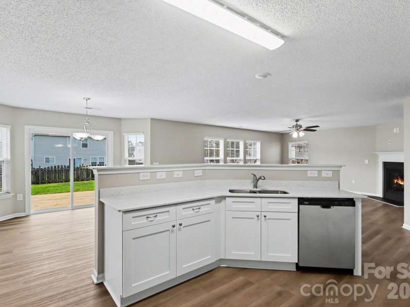 4022 Houldsworth Drive, Charlotte, NC 28213.  MLS# CAR4418414, YatesRealty ID 48057. 