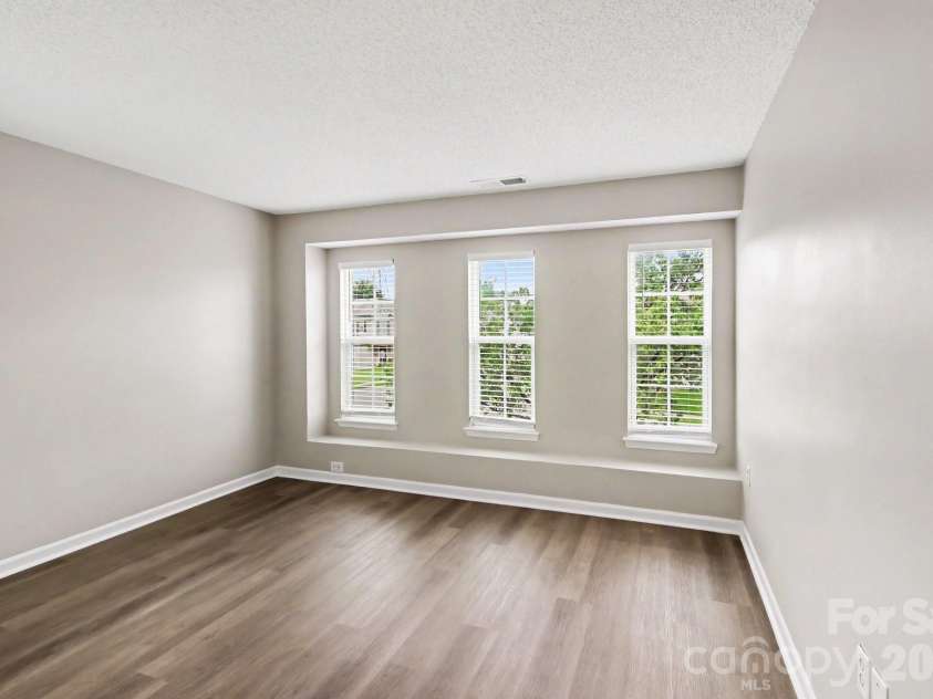 4022 Houldsworth Drive, Charlotte, NC 28213.  MLS# CAR4418414, YatesRealty ID 48057. 