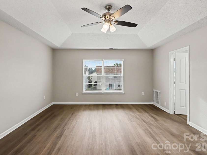 4022 Houldsworth Drive, Charlotte, NC 28213.  MLS# CAR4418414, YatesRealty ID 48057. 