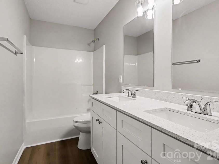 4022 Houldsworth Drive, Charlotte, NC 28213.  MLS# CAR4418414, YatesRealty ID 48057. 