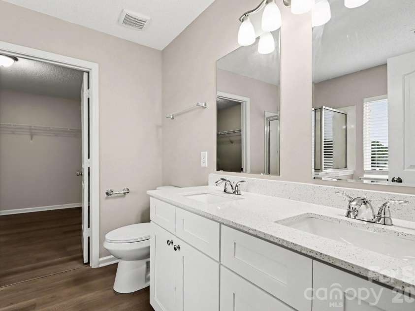 4022 Houldsworth Drive, Charlotte, NC 28213.  MLS# CAR4418414, YatesRealty ID 48057. 