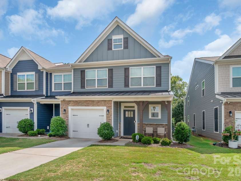 8026 Saluda Drive, Charlotte, NC 28269.  MLS# CAR4409063, YatesRealty ID 48058. 