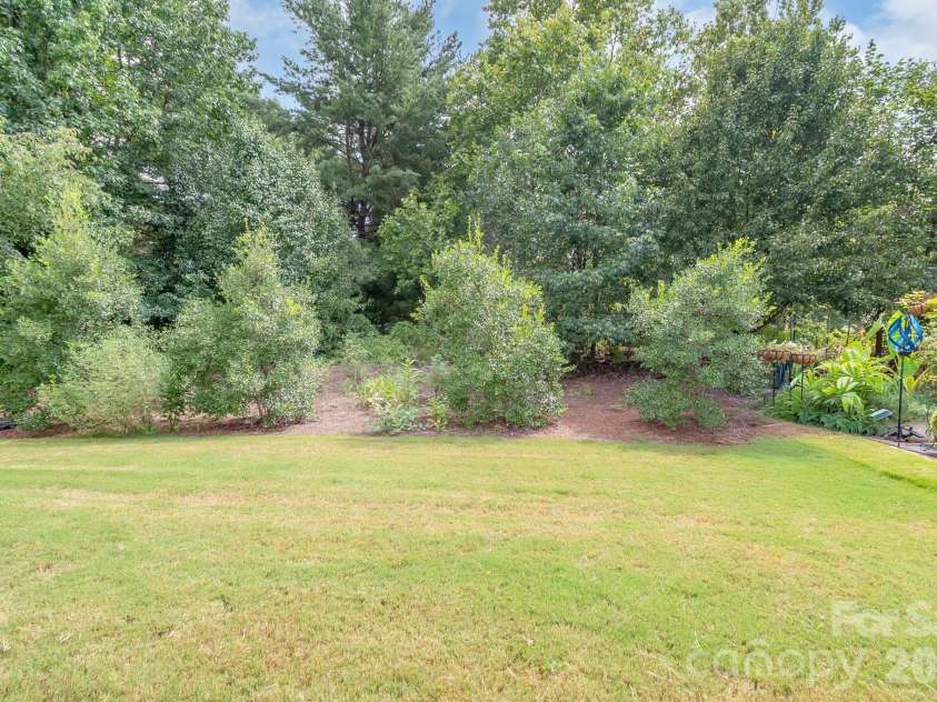 8026 Saluda Drive, Charlotte, NC 28269.  MLS# CAR4409063, YatesRealty ID 48058. 