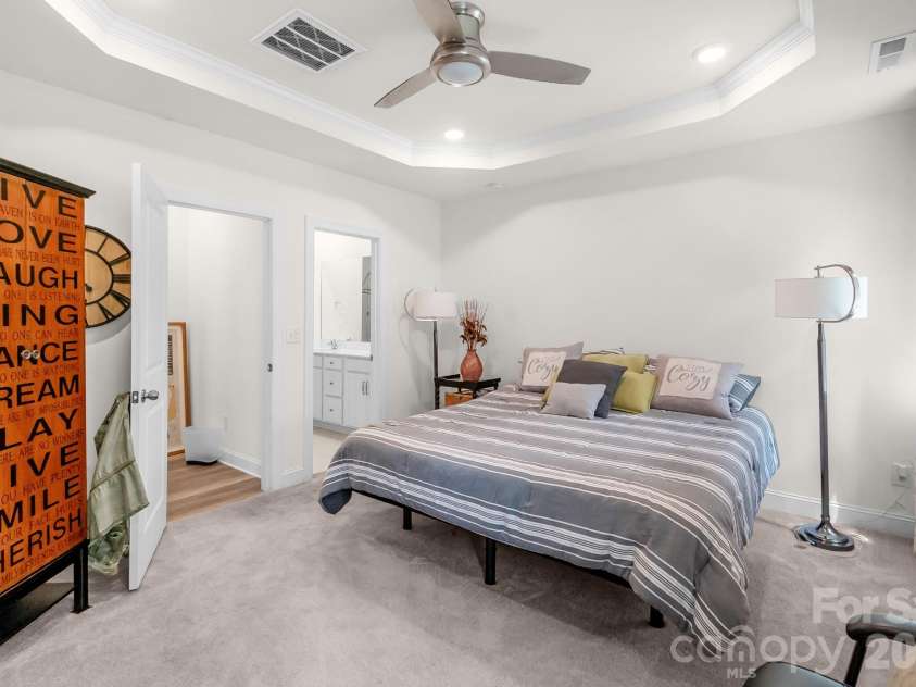 8026 Saluda Drive, Charlotte, NC 28269.  MLS# CAR4409063, YatesRealty ID 48058. 
