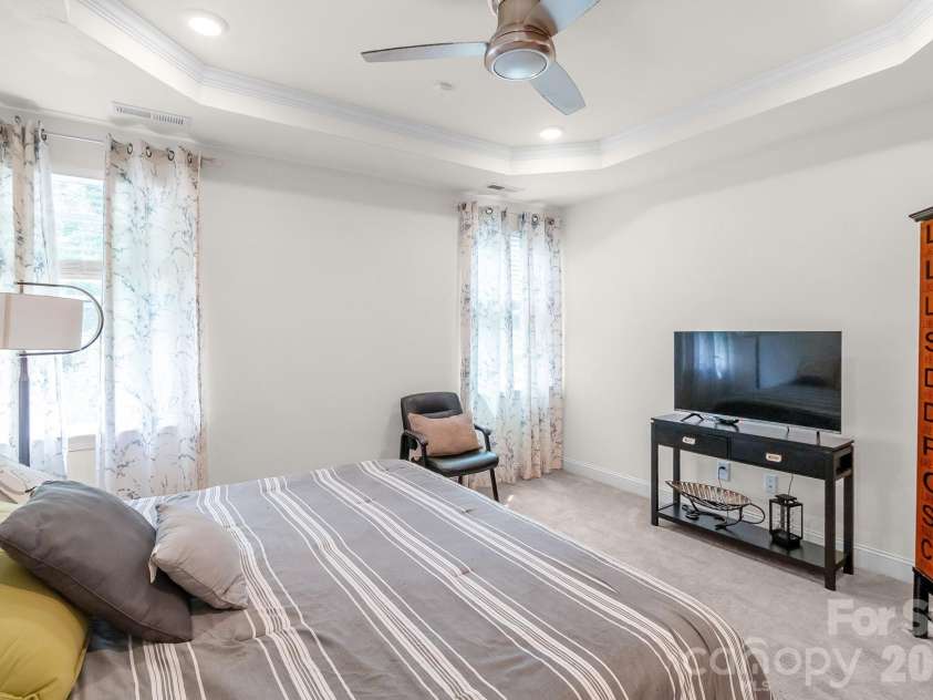8026 Saluda Drive, Charlotte, NC 28269.  MLS# CAR4409063, YatesRealty ID 48058. 