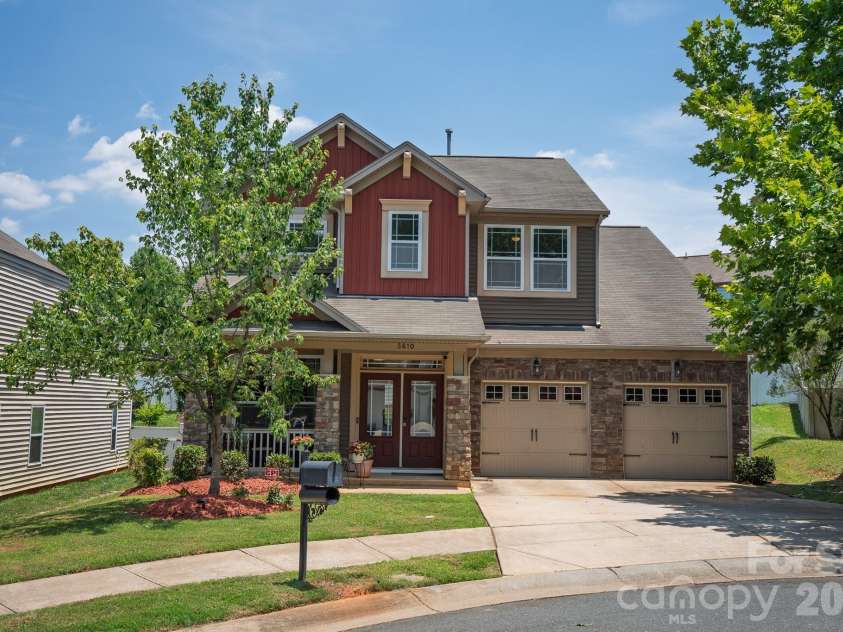 5610 Turtleback Court, Charlotte, NC 28269.  MLS# CAR4398423, YatesRealty ID 48060. 