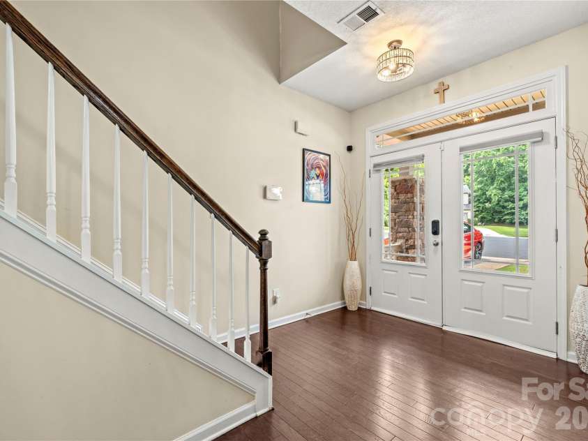 5610 Turtleback Court, Charlotte, NC 28269.  MLS# CAR4398423, YatesRealty ID 48060. 