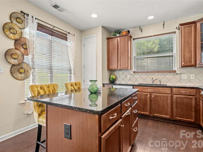 5610 Turtleback Court, Charlotte, NC 28269.  MLS# CAR4398423, YatesRealty ID 48060. 