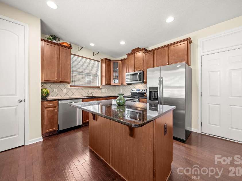 5610 Turtleback Court, Charlotte, NC 28269.  MLS# CAR4398423, YatesRealty ID 48060. 