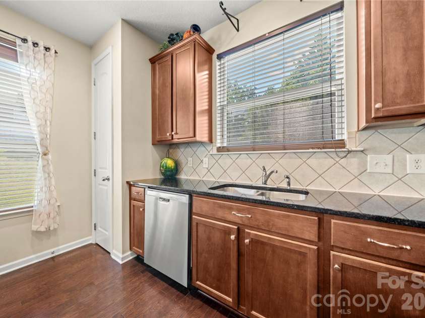 5610 Turtleback Court, Charlotte, NC 28269.  MLS# CAR4398423, YatesRealty ID 48060. 