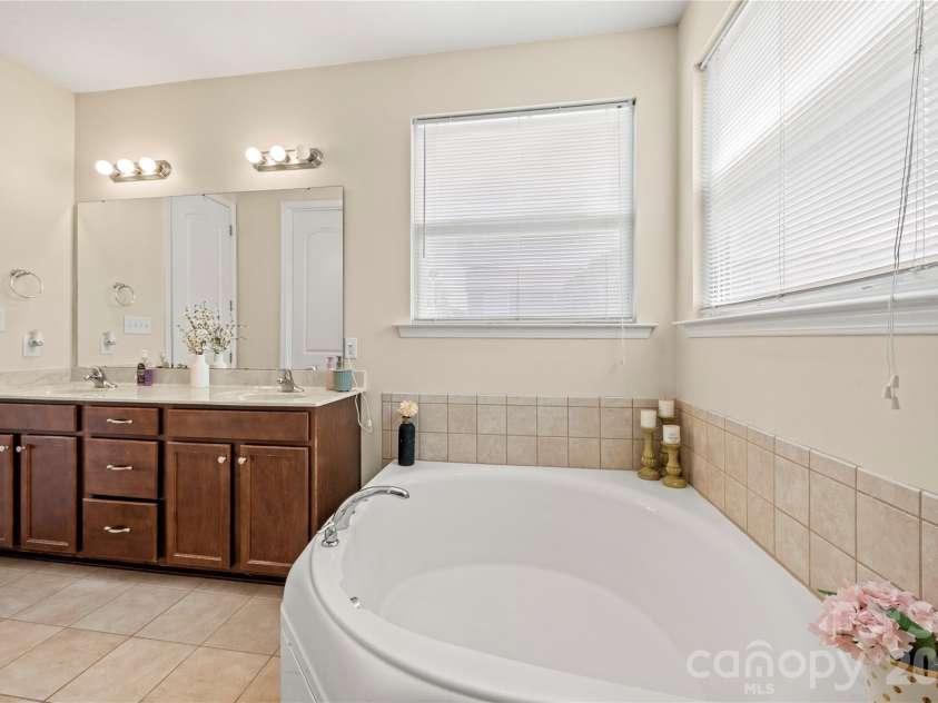 5610 Turtleback Court, Charlotte, NC 28269.  MLS# CAR4398423, YatesRealty ID 48060. 