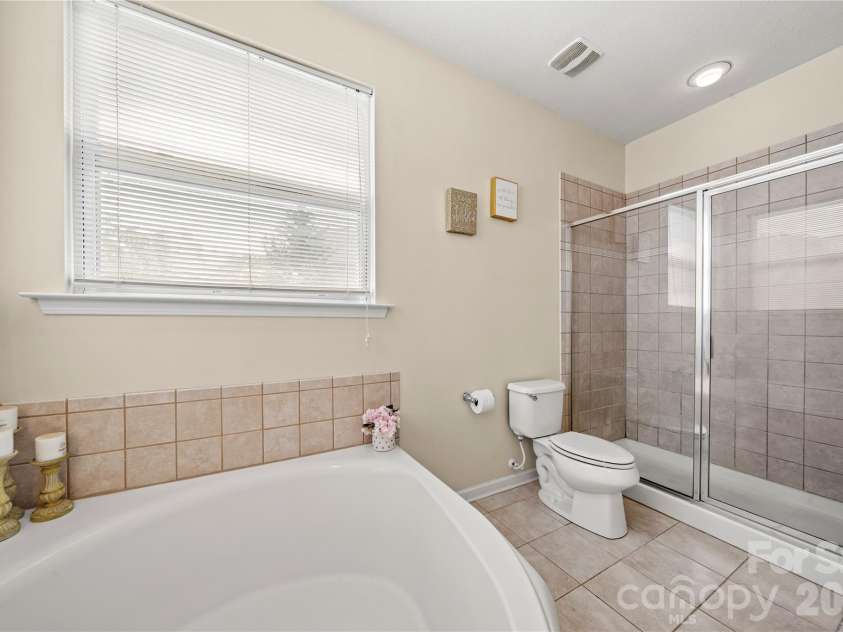 5610 Turtleback Court, Charlotte, NC 28269.  MLS# CAR4398423, YatesRealty ID 48060. 