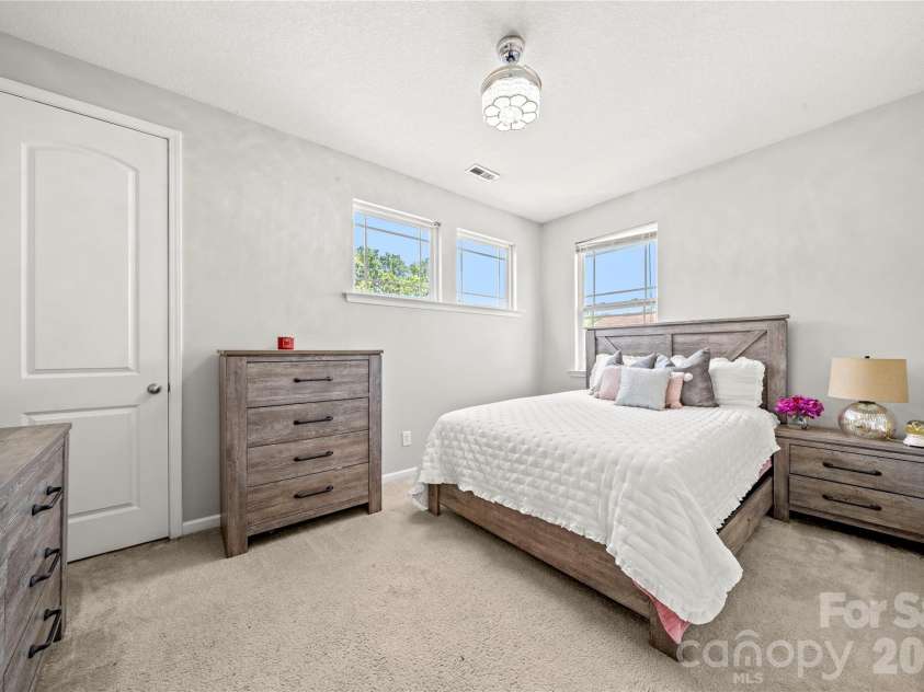 5610 Turtleback Court, Charlotte, NC 28269.  MLS# CAR4398423, YatesRealty ID 48060. 