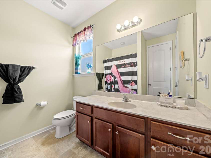 5610 Turtleback Court, Charlotte, NC 28269.  MLS# CAR4398423, YatesRealty ID 48060. 