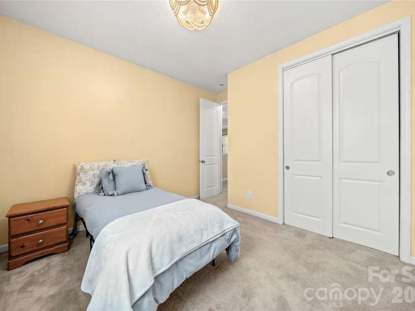 5610 Turtleback Court, Charlotte, NC 28269.  MLS# CAR4398423, YatesRealty ID 48060. 