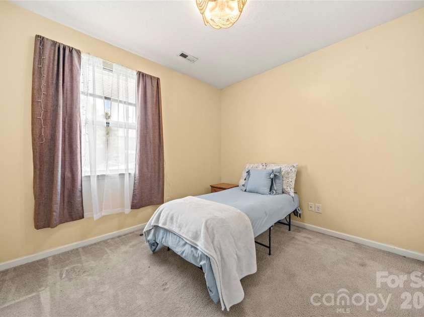 5610 Turtleback Court, Charlotte, NC 28269.  MLS# CAR4398423, YatesRealty ID 48060. 