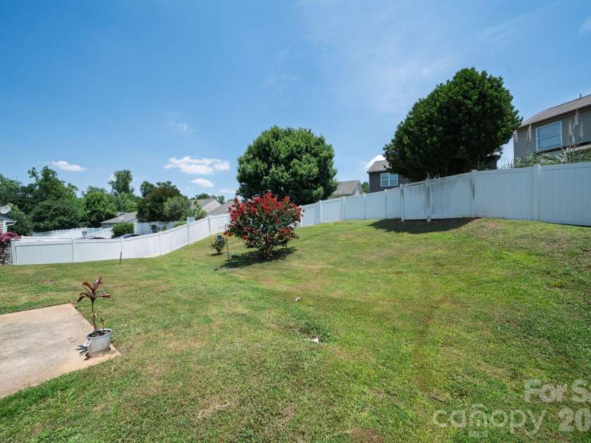 5610 Turtleback Court, Charlotte, NC 28269.  MLS# CAR4398423, YatesRealty ID 48060. 