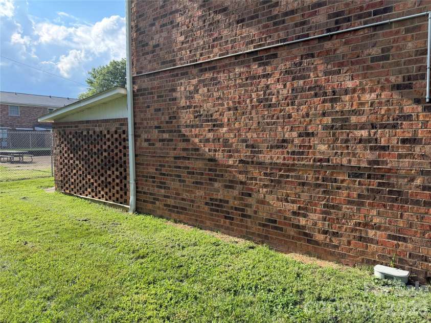 155 17th Street, Hickory, NC 28601.  MLS# CAR4420228, YatesRealty ID 48061. 