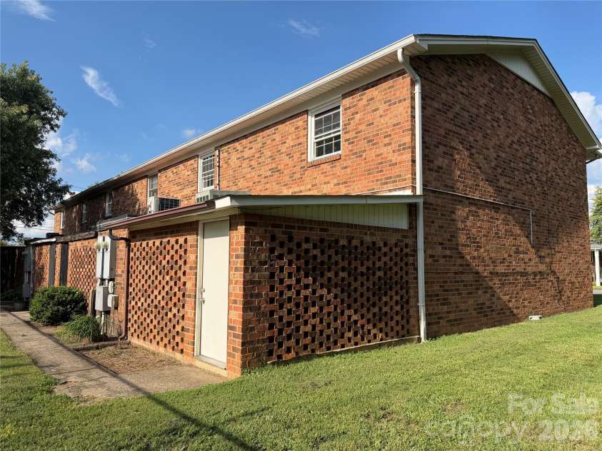 155 17th Street, Hickory, NC 28601.  MLS# CAR4420228, YatesRealty ID 48061. 