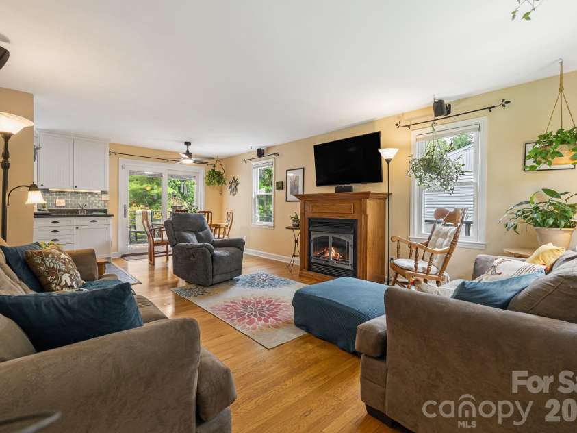 49 White Pine Drive, Asheville, NC 28805.  MLS# CAR4420186, YatesRealty ID 48064. 