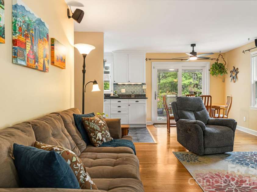 49 White Pine Drive, Asheville, NC 28805.  MLS# CAR4420186, YatesRealty ID 48064. 