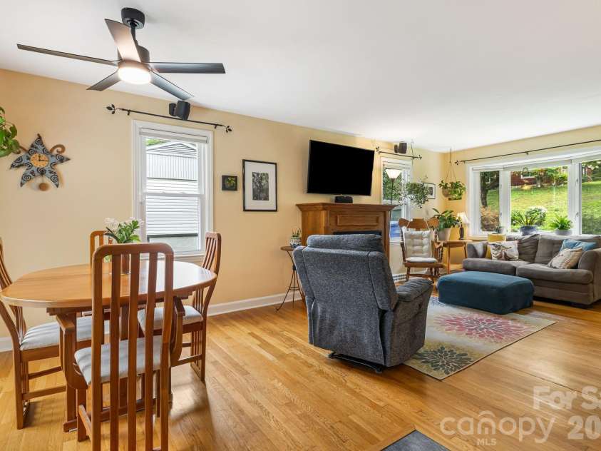49 White Pine Drive, Asheville, NC 28805.  MLS# CAR4420186, YatesRealty ID 48064. 