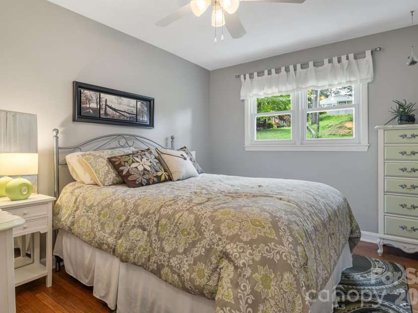 49 White Pine Drive, Asheville, NC 28805.  MLS# CAR4420186, YatesRealty ID 48064. 